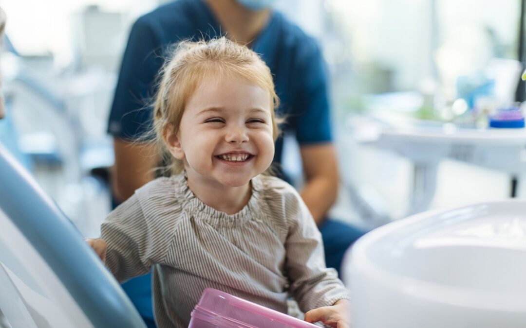 Kiedy iść z dzieckiem na pierwszą wizytę do stomatologa?